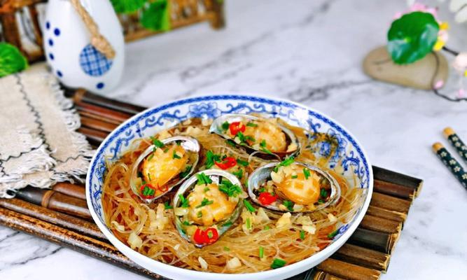 午餐肉蒸粉丝的做法（美味易做的午餐肉蒸粉丝）  第1张