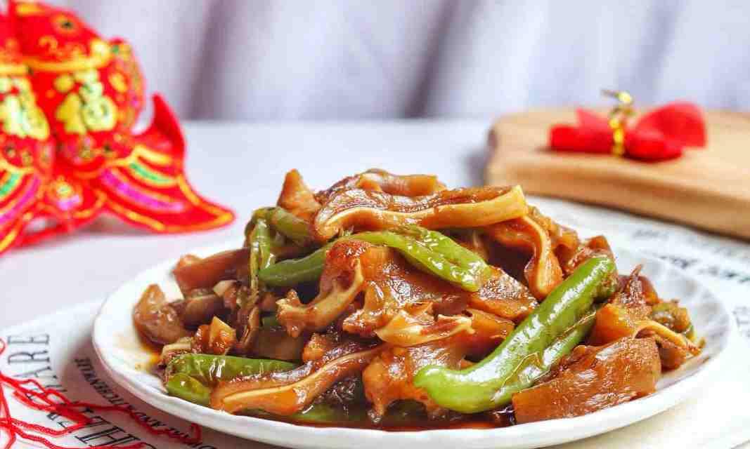 五香猪耳朵的美食制作（传统美味配上创意美味）