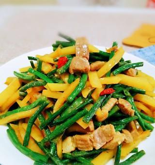 美味五香土豆条的制作方法（教你用简单材料做出家庭美食）  第1张