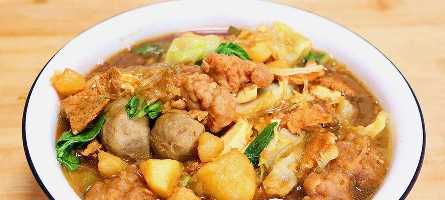 土豆烩肉丸子的做法（用这个秘密配方做出美味的肉丸子和土豆烩菜）