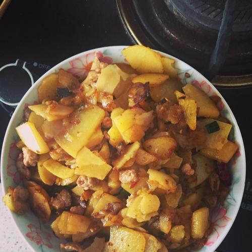 用回锅技巧提升土豆回锅肉的美味（用回锅技巧提升土豆回锅肉的美味）  第1张