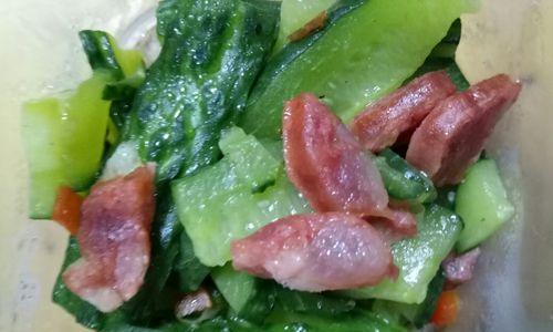 简单易做的土豆黄瓜红肠色拉（让你轻松享受美味健康的色拉）  第1张