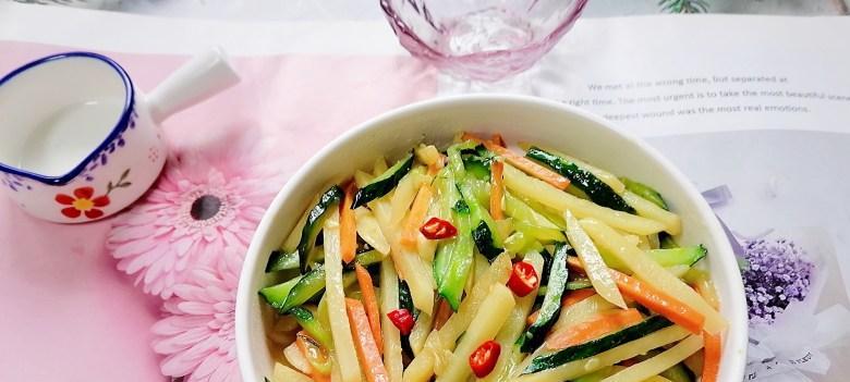 土豆黄瓜丁的做法（清爽美味）  第1张