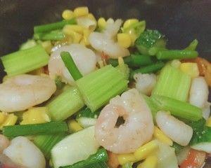 土豆黄瓜炒玉米，健康美味双不误（家常菜谱）  第1张