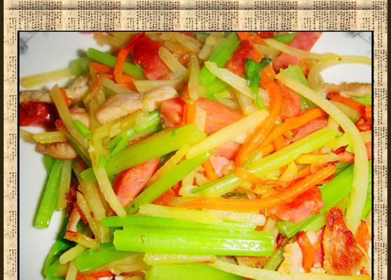 土豆胡萝卜烧里脊——健康又美味的一道菜（家常菜谱）  第1张