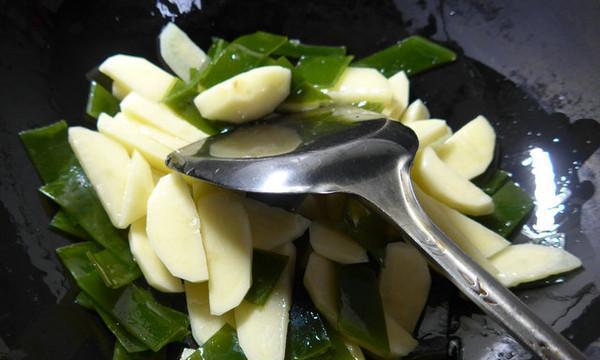 家常美味——土豆海带丝汤的做法（健康简单）