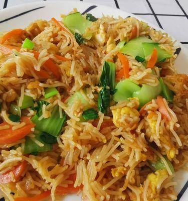 美味可口的土豆海带炒米粉（健康营养的家常美食）  第1张