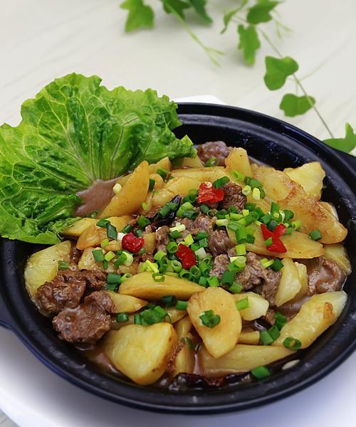 家常土豆顿牛肉（香气扑鼻）  第1张