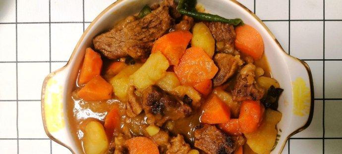 土豆炖牛肉柿子的家常做法（秋季营养滋补）