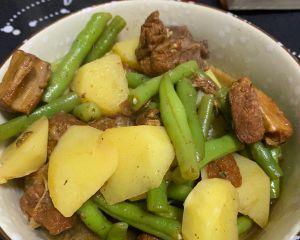 土豆豆角烧鸡肉（家常美味）