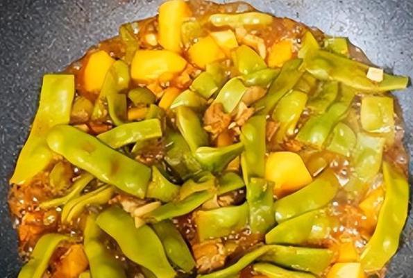 土豆扁豆炖肉，美味营养又下饭（家常好滋味）  第1张