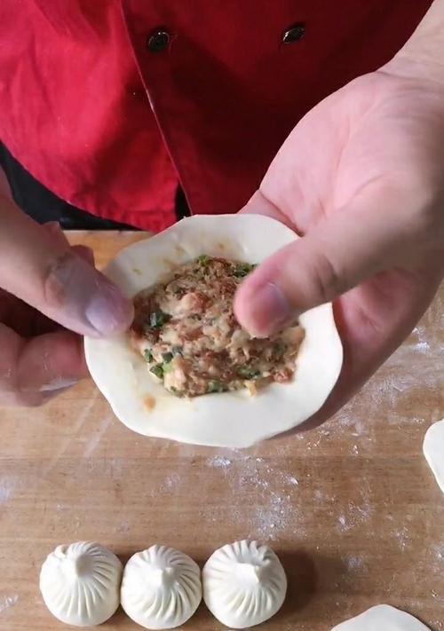 家常美食大揭秘——头菜木耳面筋包子的做法（口感香鲜、营养丰富）
