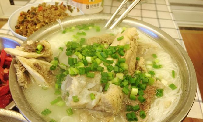 家常食谱丨营养又美味的筒骨粥（15个小技巧让你的筒骨粥更加美味）  第1张