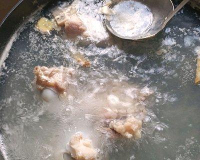 筒骨海带汤的做法（家常美味）