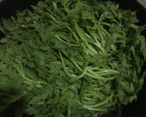 茼蒿肉末面的做法（一道简单美味又健康的美食）  第1张