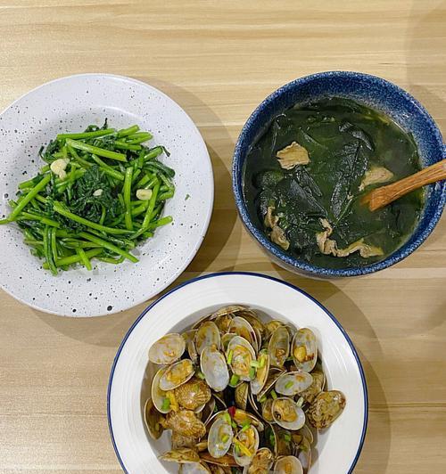 清炒茼蒿蛤蜊肉（传统美食的回味）  第1张