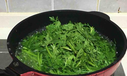 茼蒿排骨粥，健康营养又美味（做法详解）  第1张