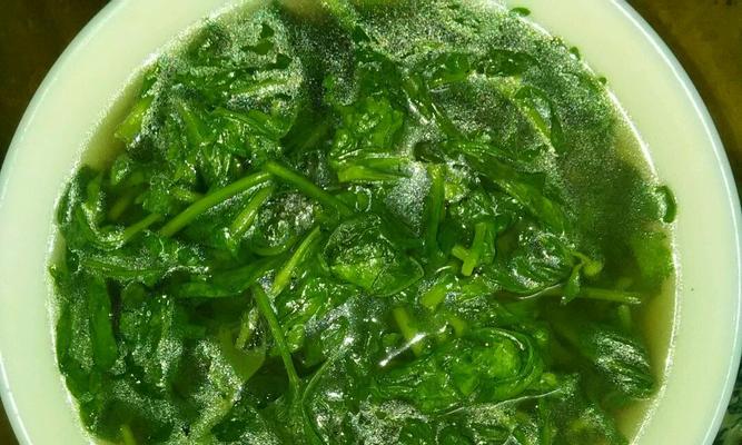 茼蒿炖豆腐的美味做法（健康营养）