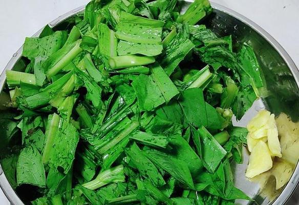 香蒜蓉苦麦菜，营养美味双不误（手把手教您制作清香口感的蒜蓉苦麦菜）