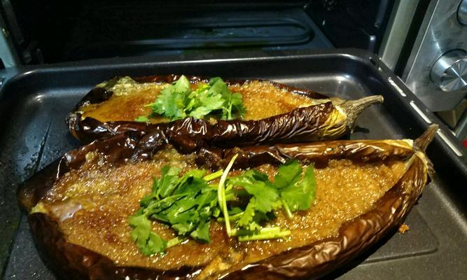 美味又下饭，以蒜蓉酱香烧茄子的做法分享（香气四溢）