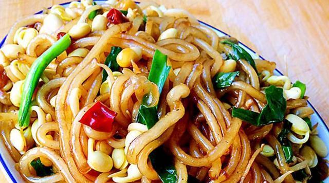 蒜蓉黄豆芽的做法（美味可口的下饭菜）  第1张