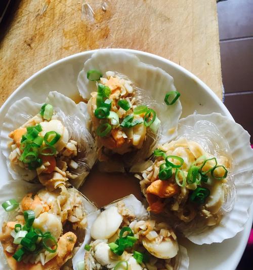 蒜蓉蚝油扇贝肉蒸粉丝，鲜美可口的海鲜美食  第1张
