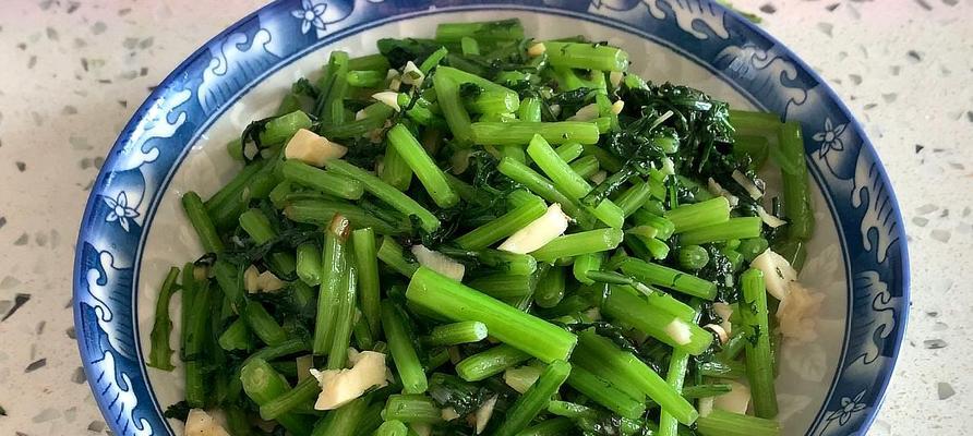 轻松做出美味蒜蓉枸杞茼蒿汤  第1张