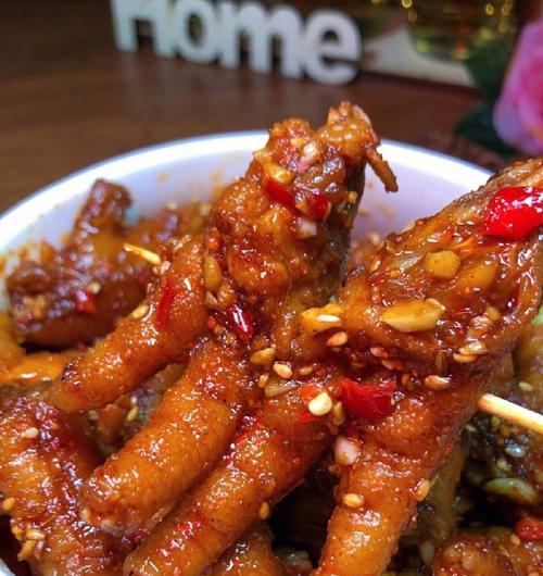 用蒜蓉调味品提升凤爪美味的做法（用一种简单的方作美味的凤爪）  第1张