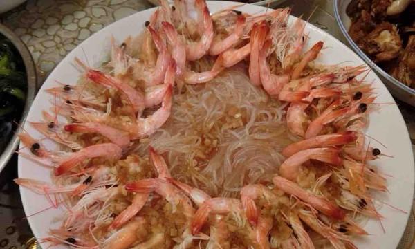 美味健康的蒜蓉豆豉蒸虾（一道简单易学的海鲜料理）