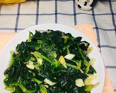 轻松做出美味蒜蓉菠菜（简单易学的家常菜）
