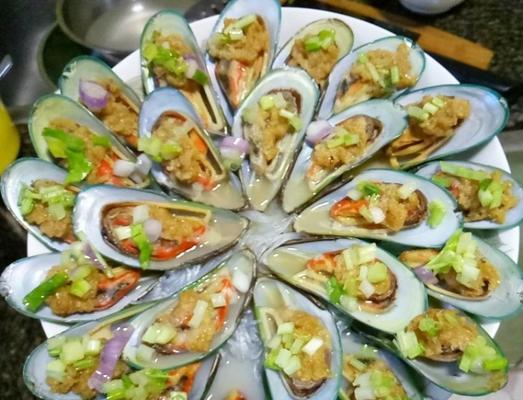蒜茸青口的制作方法（一道美味又健康的海鲜佳肴）