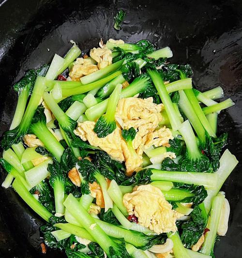 一道家常菜——蒜茸炒塔菜（用新鲜的塔菜和香味浓郁的蒜茸烹制的美味佳肴）