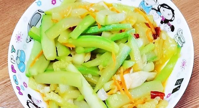 以蒜泥为灵魂，西葫芦美食绝技（轻松掌握）