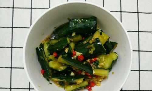 鲜香蒜泥拍黄瓜，美味从简易做起（嫩滑爽口）