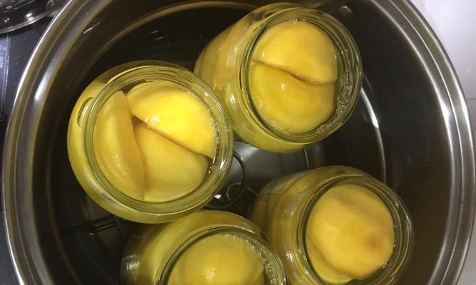 水煮黄桃，营养又美味（品尝夏日的甜蜜滋味）  第1张