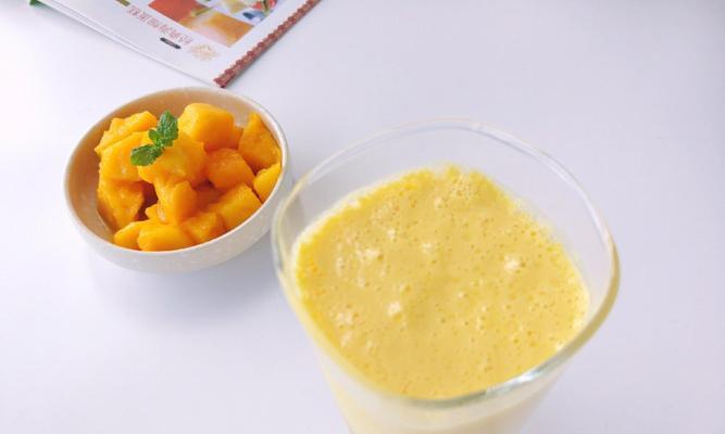 轻松制作美味水蜜桃奶昔（健康美味的夏日饮品）