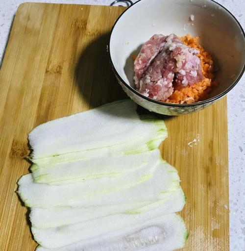 清爽夏日必备，水晶冬瓜卷的做法（冬瓜与肉松的完美结合）  第1张