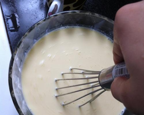 生日蛋糕夹心布丁制作方法（用简单的步骤做出美味的生日蛋糕夹心布丁）  第1张