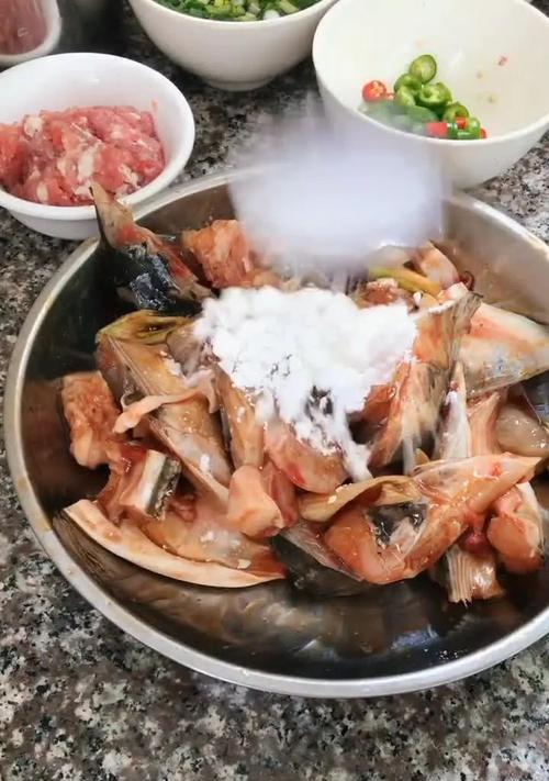 生焗鱼头的美味做法（学会这道菜）  第1张