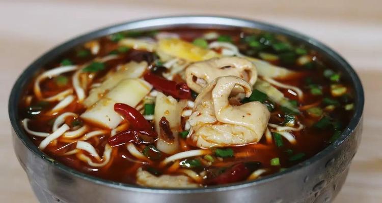 手把手教你制作地道的生椒牛肉面（做出美味的牛肉面）  第1张