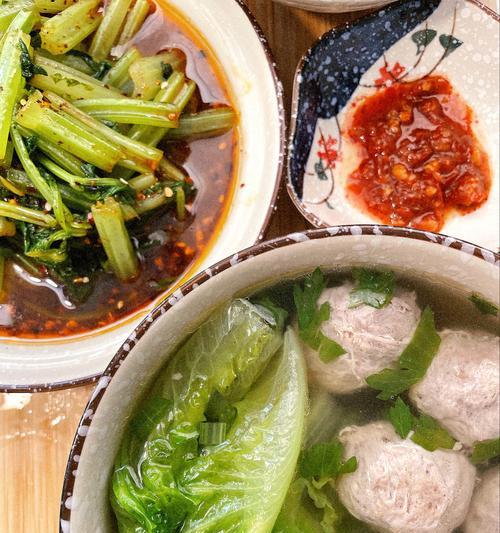 煮出香浓牛肉汤，口感鲜嫩多汁（煮出香浓牛肉汤）