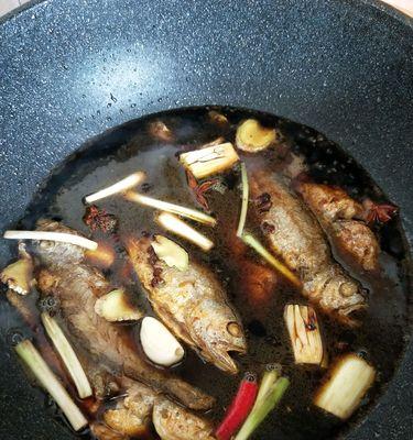 美味生煎小黄鱼的制作方法（手把手教你做出香糯入口的小黄鱼）  第3张