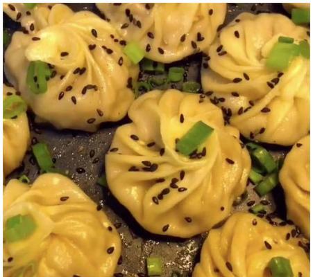如何制作美味的生煎汤包（掌握制作技巧）  第3张