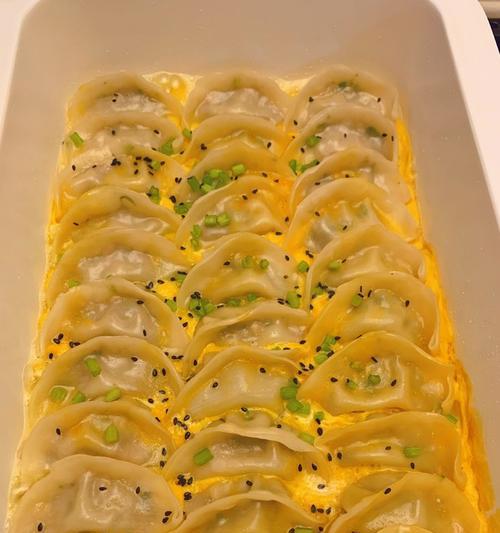 一口咬下酥脆鲜香，生煎三角饺子的制作方法（小巧玲珑、美味不断）  第3张