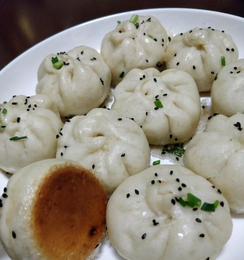 如何制作美味的生煎肉包（一步步教你做出松软多汁的生煎肉包）  第2张
