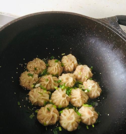 如何制作美味的生煎饺（掌握制作技巧）  第2张