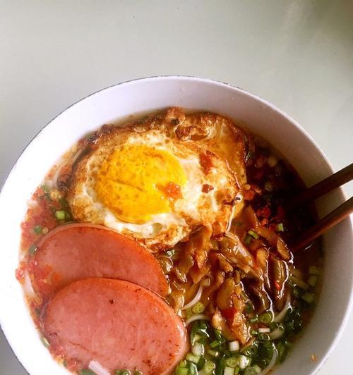 用生鸡蛋面制作美味佳肴的秘诀（掌握简单技巧）  第3张