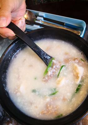 如何制作美味的生滚鱼片（掌握制作技巧）  第1张