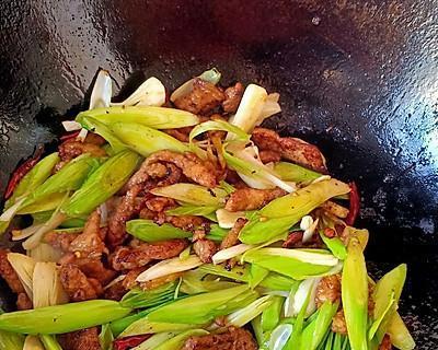 炒蒜苔肉的秘诀（掌握这个关键诀窍）  第1张
