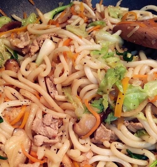 家常美食——生炒三鲜乌冬（做法详解）  第1张